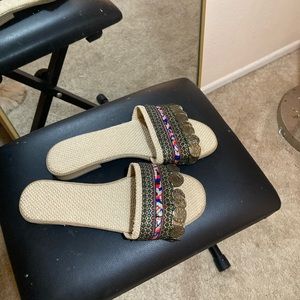 Cute women shoese in beige/ tan